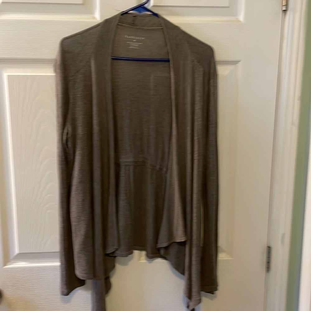 Van-Heusen Medium  light taupe brown cardigan